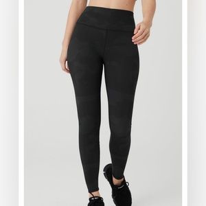 Alo yoga High-waist camo vapor legging - black camo